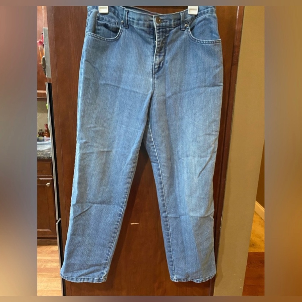 Lee Women's Straight Leg Jeans in Light Blue Wash